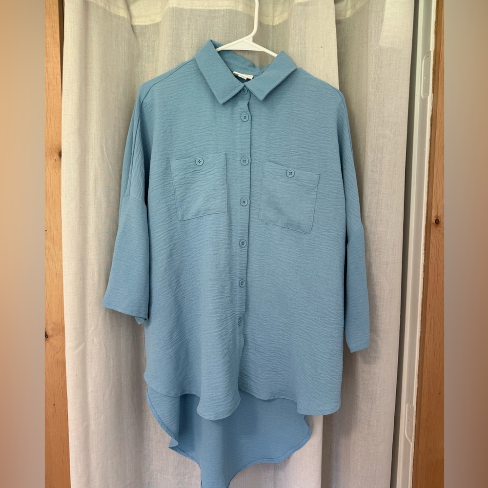 LuLaRoe Goldie Blouse dusty blue textured button-up shirt Hi-Lo Large Flowy